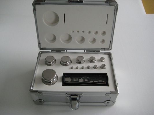 El cilindro forma piezas de acero suaves de la balanza